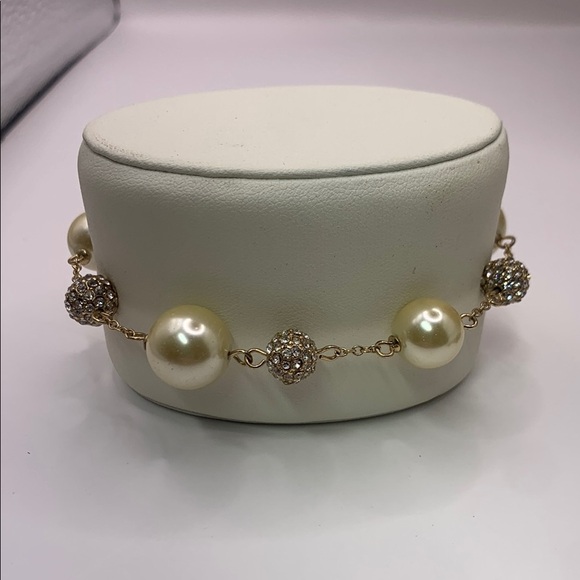 Versona Cream and Gold Vintage-Inspired Faux Pearl and Crystal Bracelet - Picture 2 of 6
